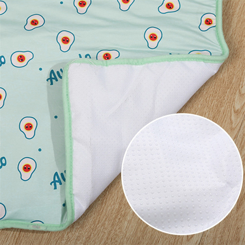 Washable Pet Cooling Mat Lightweight & Durable Dog Bed with Quick Dry Material