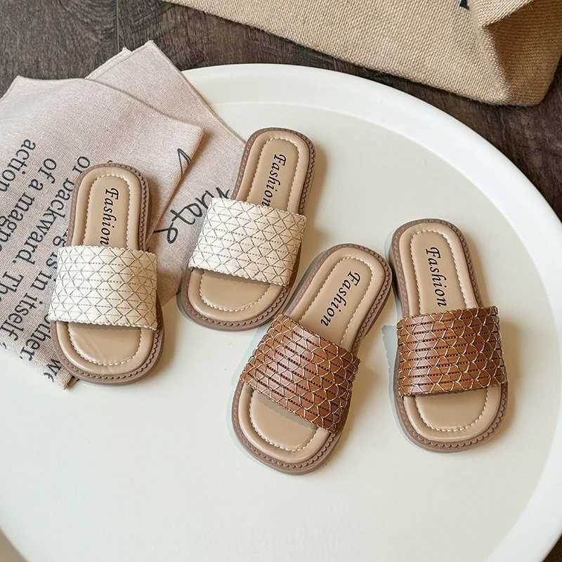 Slipper 2024 Summer New Girl Slide Fashion Baby Flip Leisure Soft Bottom Indoor and Outdoor Slide S25326