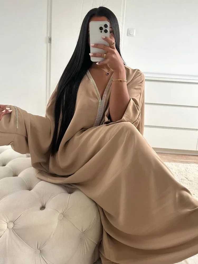 Eid Muslim Long Dress Women Bat Slve Caftan Abaya Satin Robe Diamond Party Abayas Ramadan V Neck Kaftan Caftan Jalabiya 2023 X2505141