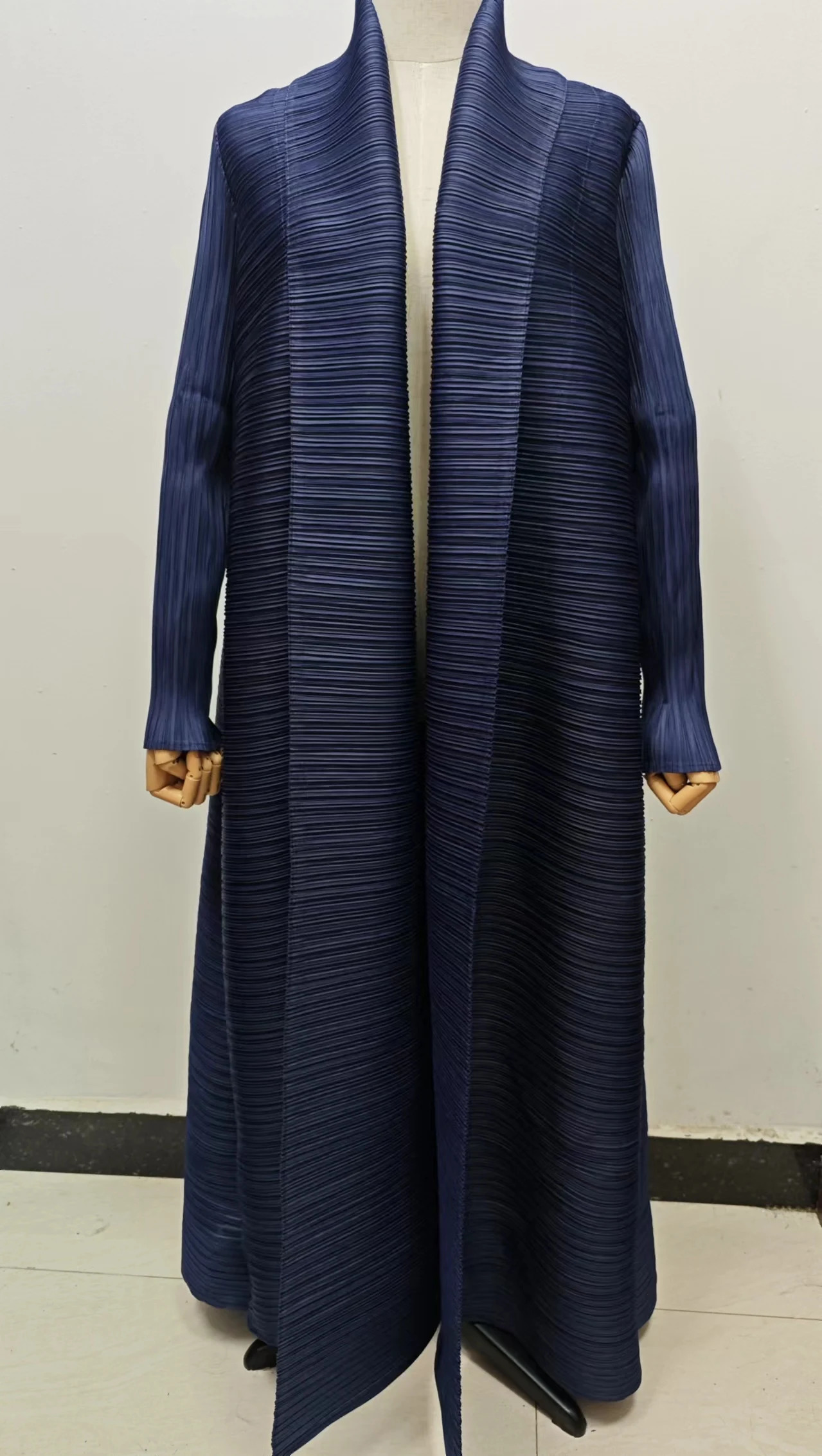 Miyake pleated abaya lapel long sleeves retro printed n enlarged size 250326