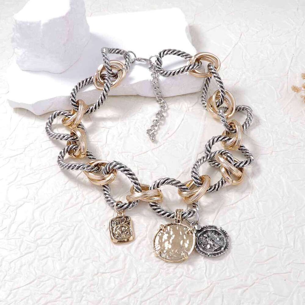 Trendy Geometric O-Ring Link Chain Necklace - Fashionable Badge Design Brass Alloy Women's Versatile Layering Jewelry