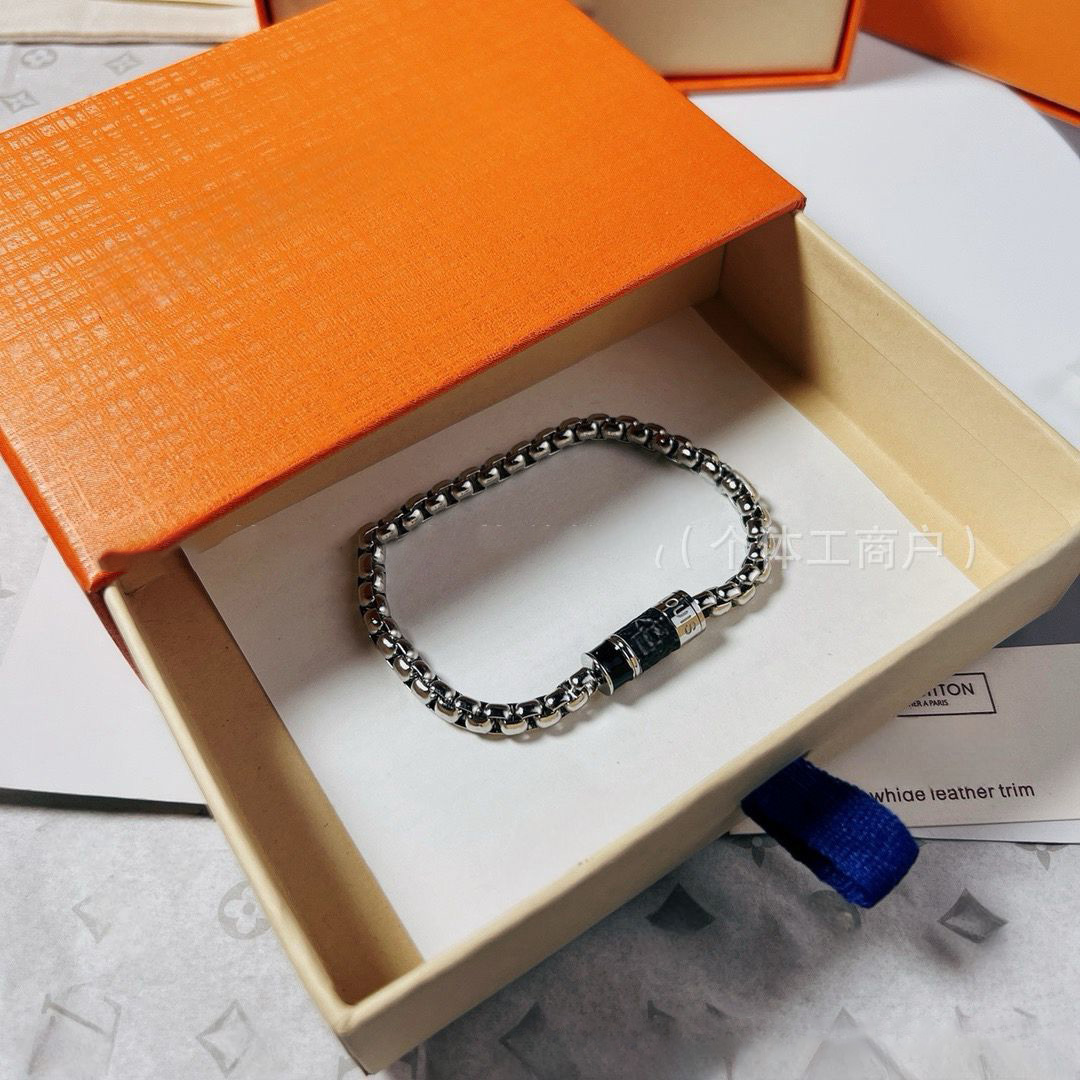 Antique leather Designer bracelet rotatable opening Cuban chain same luxury fashion cool hip-hop couple bracelet titanium Silver Stainless Letter engrave