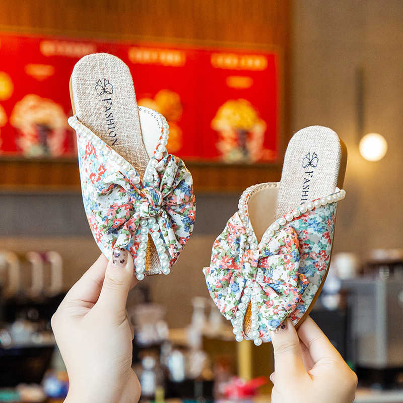 Slipper Girls bow slippers 2025 summer new pearl soft sole cow tendon sole fish mouth princess shoes floral toe slippers S25326