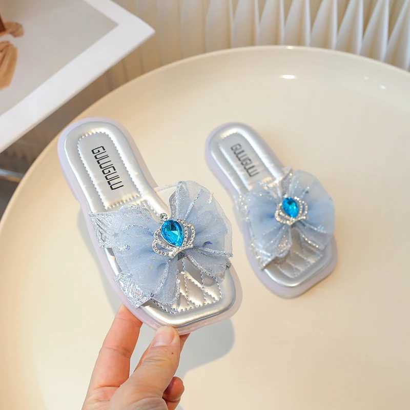 Slipper 2024 Summer Childrens Sandals Bow Flat Open Toe Childrens Slide Non slip Flip Cover Girls Sandals Cute Princess Beach Slide S25326