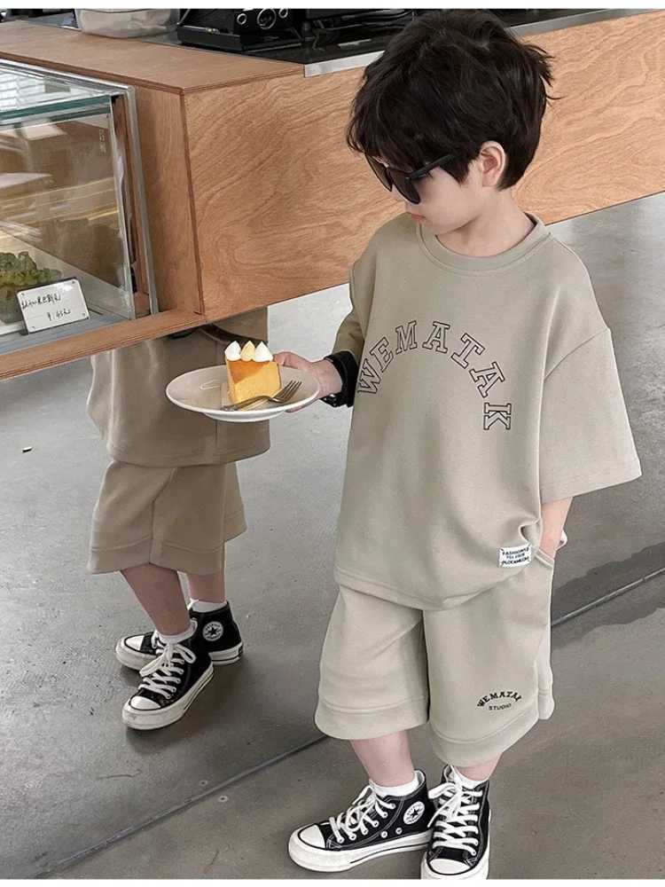 Summer teenage boys clothing set childrens O-neck letter T-shirt and shorts set fashionable printing top and bottom 2-piece set clothing track setT250