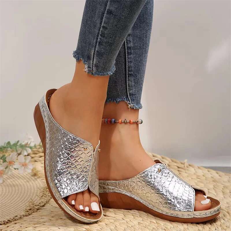 2025 Summer New Wedge Women's Retro Toe Designer Fashion Thick Bottom Sandals Thick Gladiator Shoes