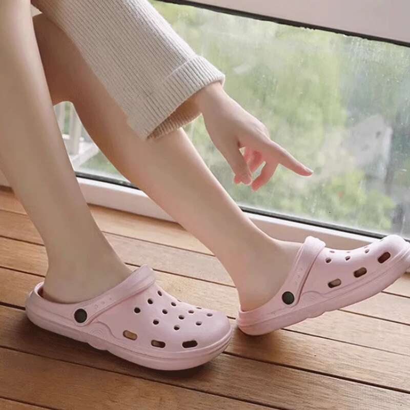 2025 Summer New Waterproof Slippers for Women Outdoor Designer Fashion Slippers Soft soled Garden Shoes Indoor Care Shoes Sandals2
