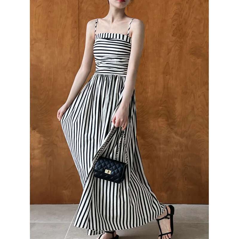 Dongdumaoyi Gestreepte Strapless Jurk In Franse Stijl Voor Dames Met High End Gevoel Off Shoulder Ruches Taille Lange Rok Zomer C