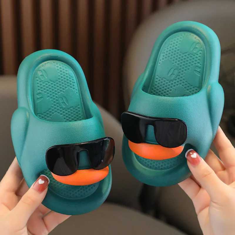 Slipper Summer childrens slides cute cartoon soft soled childrens shoes baby bathroom slides waterproof and anti slip boys and girls beach shoes S2532