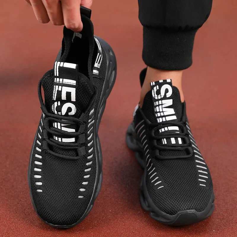 Running shoes mens summer new sports shoes mens shock-absorbing skipping rope net breathable anti slip black mens sports shoes Y250325