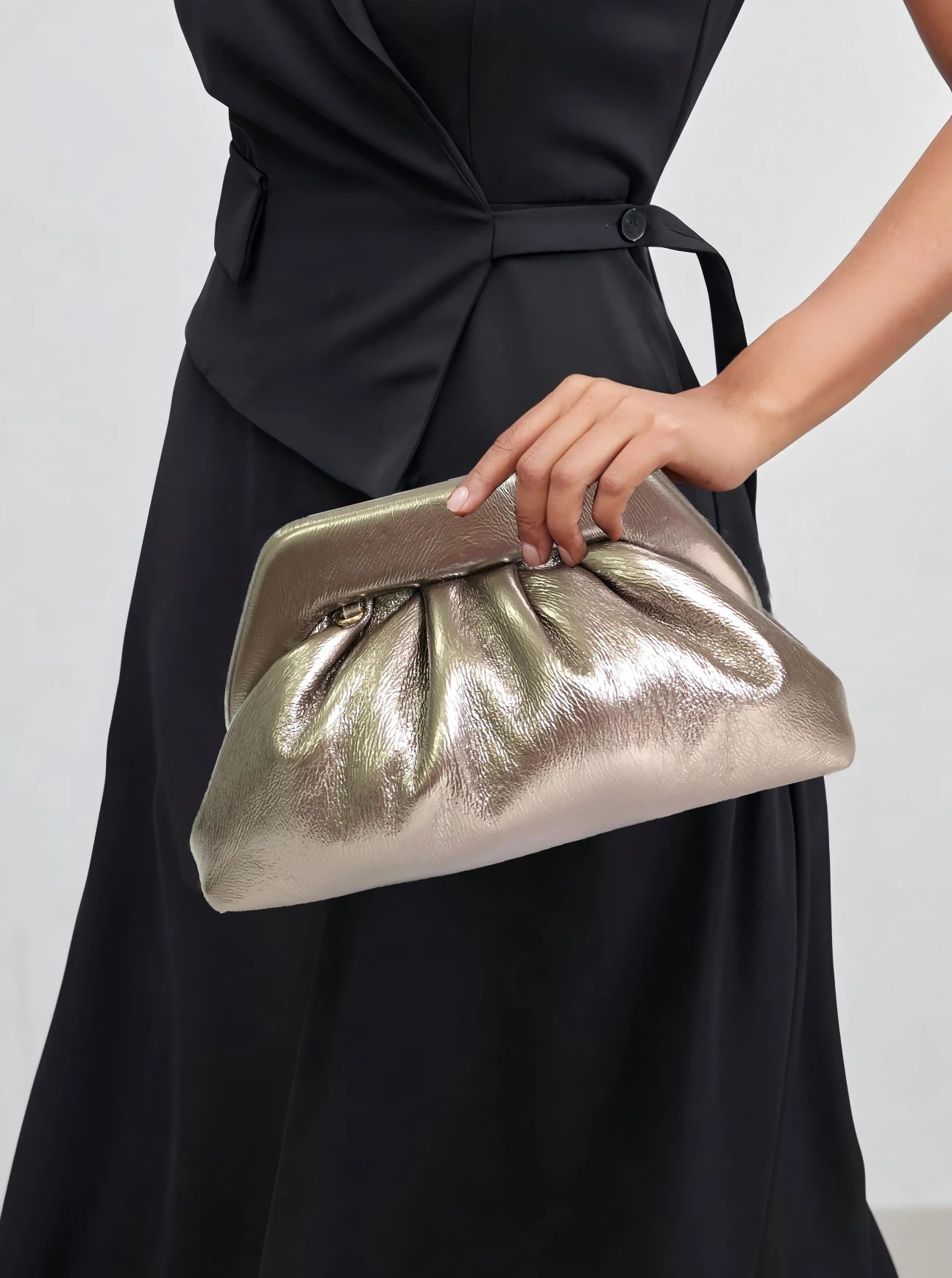 Womens highend PU solid color handbag lined with a lightweight dinner bag in random colors suitable for weddings and parties 250326
