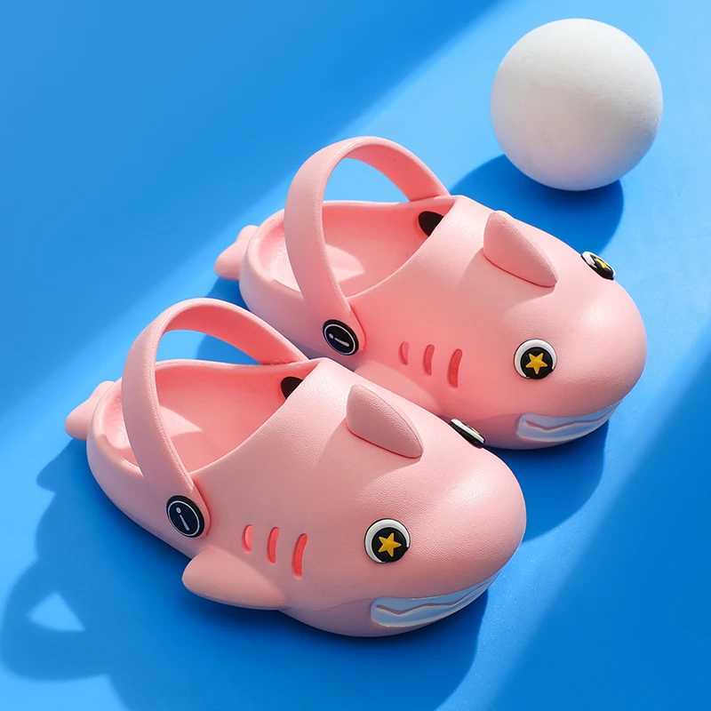 Slipper 2025 New Childrens Shark Slide Boys Shoes Indoor Soft Cartoon Cute Summer Beach Sandals Waterproof Sports Boys Slide Shoes S25326