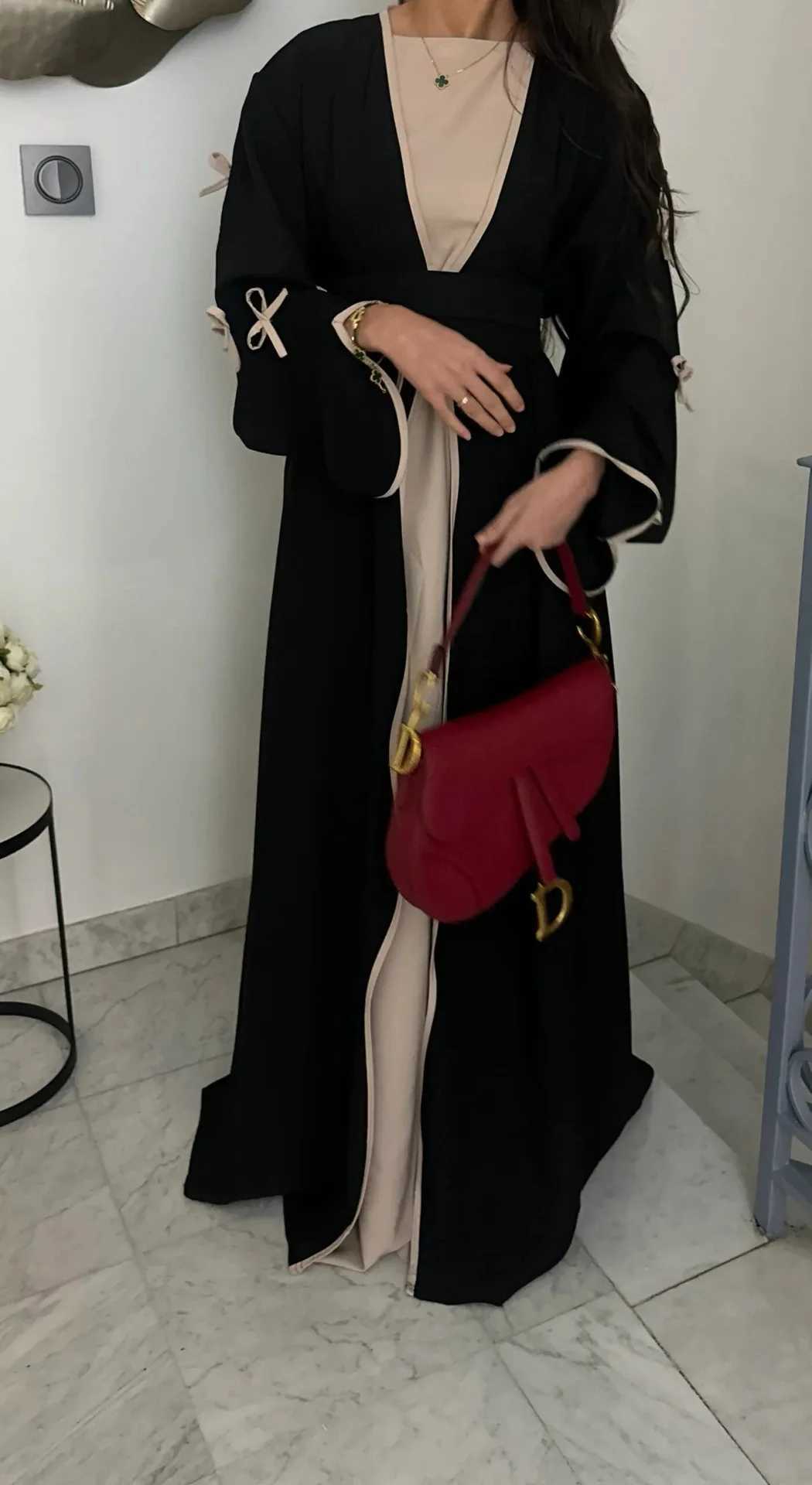2025 New Dubai Stylish Islamic Black Abaya for Muslim Women Belted Design with Bow Detailing Modest Long Dress for Middle East X250514