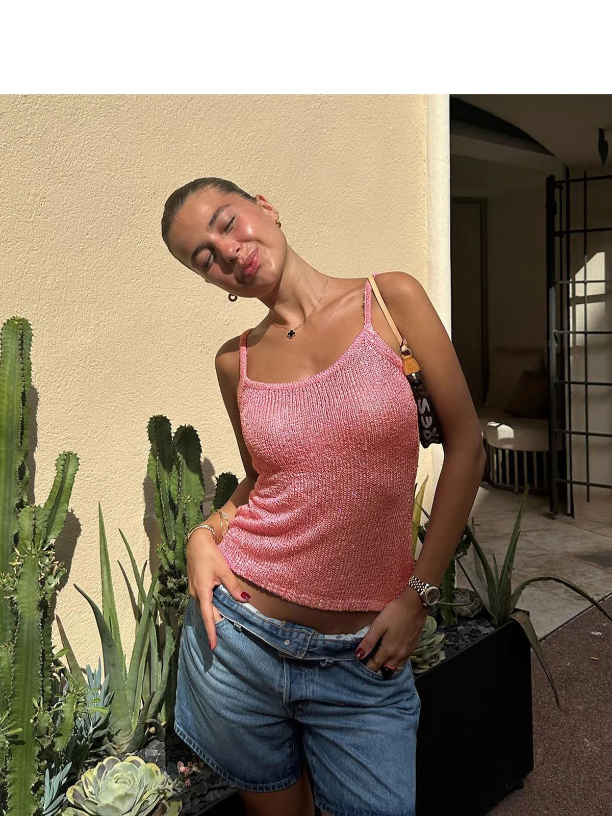 Fashionable pink Sparkly spaghetti shoulder strap vest top 2025 summer womens knitted sleeveless vacation K31 250326