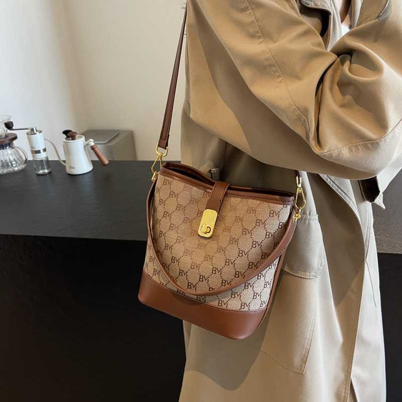 design bag 2025 fashion bucket bag women's hand-held shoulder bag with high-quality texture large capacity and small size crossbody bag