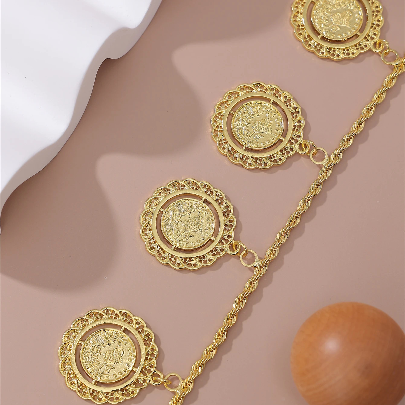 Classic retro style Arabic patterned necklace coin shaped master carved hollow necklace womens jewelry 250326