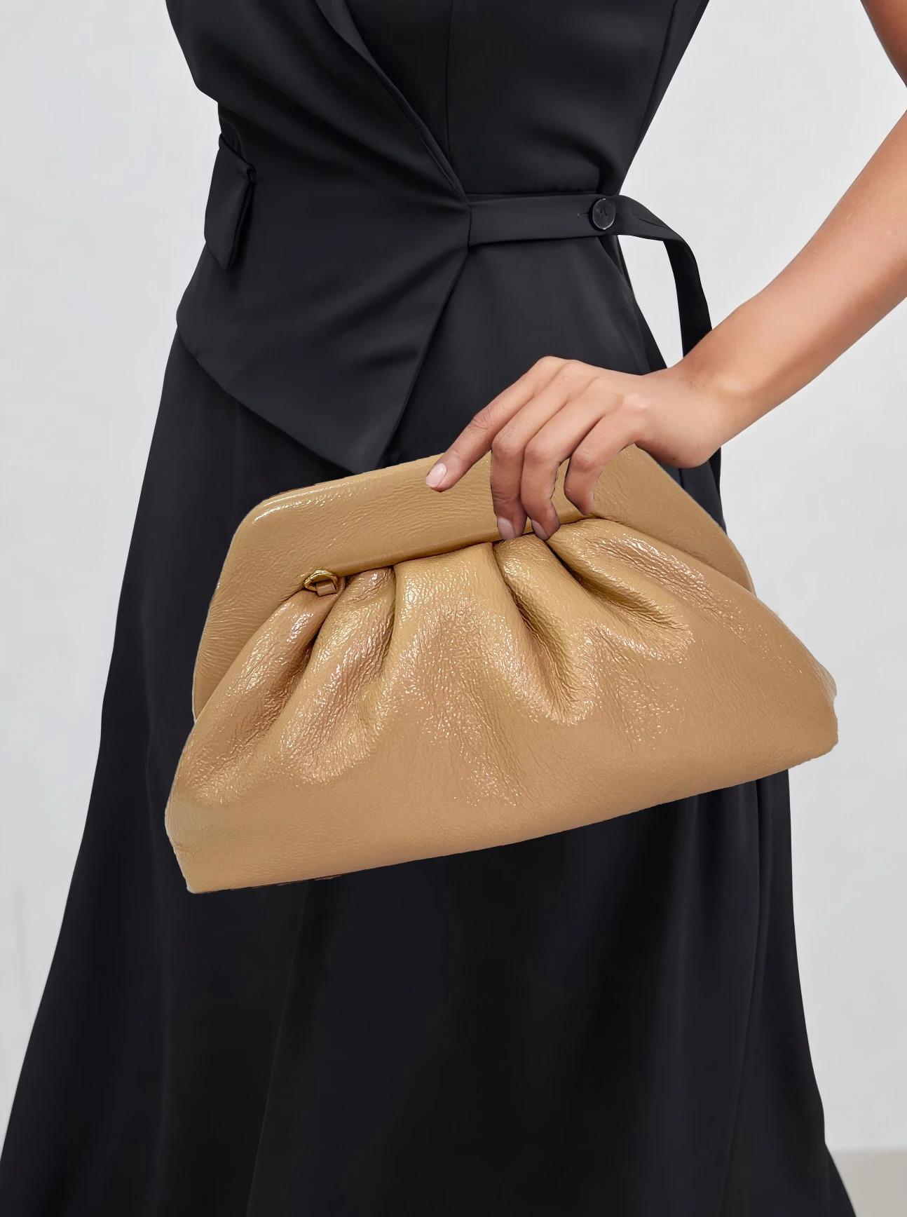 Womens highend PU solid color handbag lined with a lightweight dinner bag in random colors suitable for weddings and parties 250326