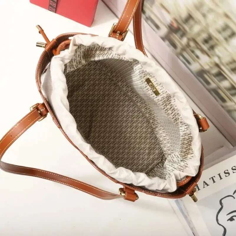 CH High-End Brand Fashionable Hollow Design Handbag Large Capacity Simple Solid Color Women's Shoulder Bag