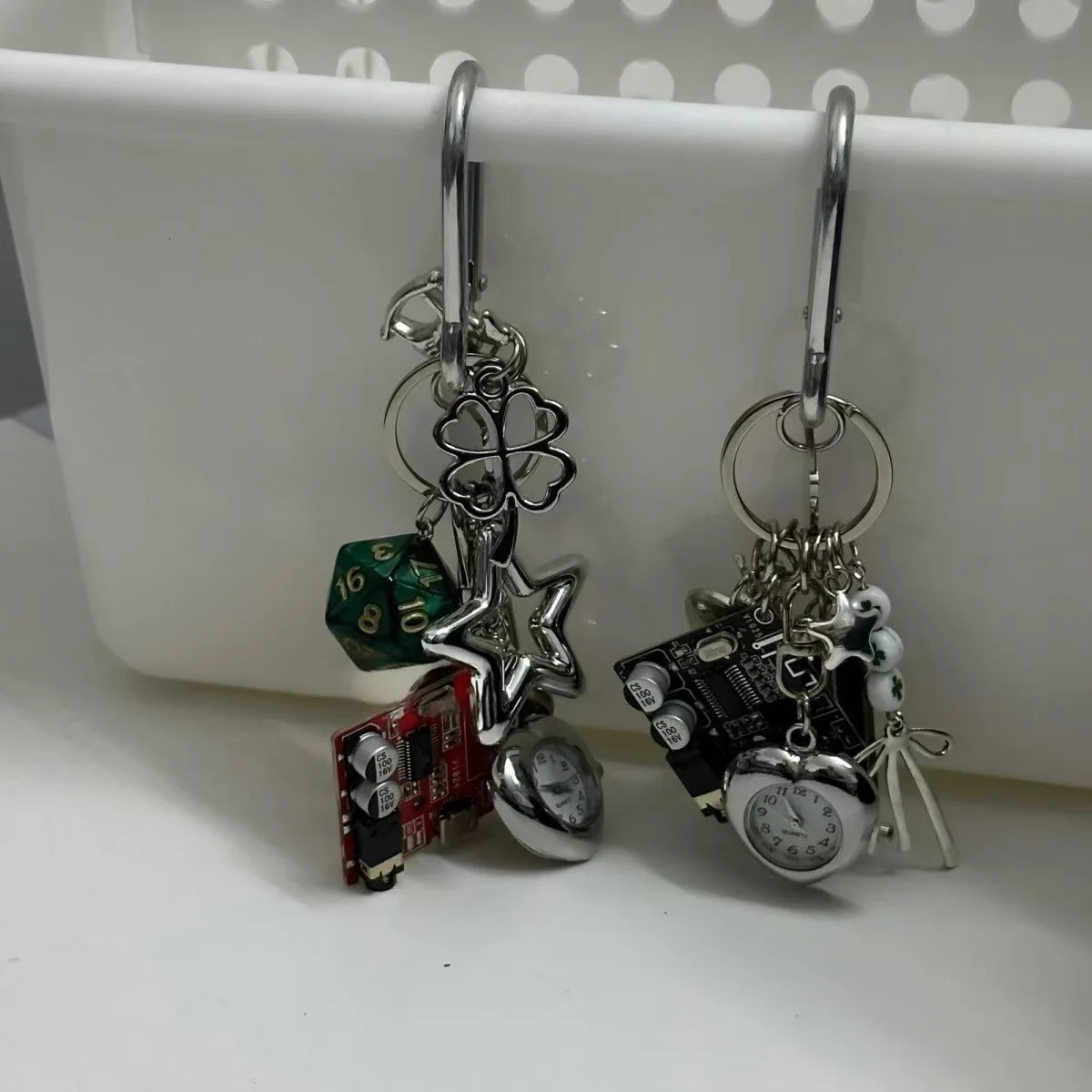 Handmade vintage keychain Metal pocket watch backpack pendant Creative mechanical elements Couple style ornament250325