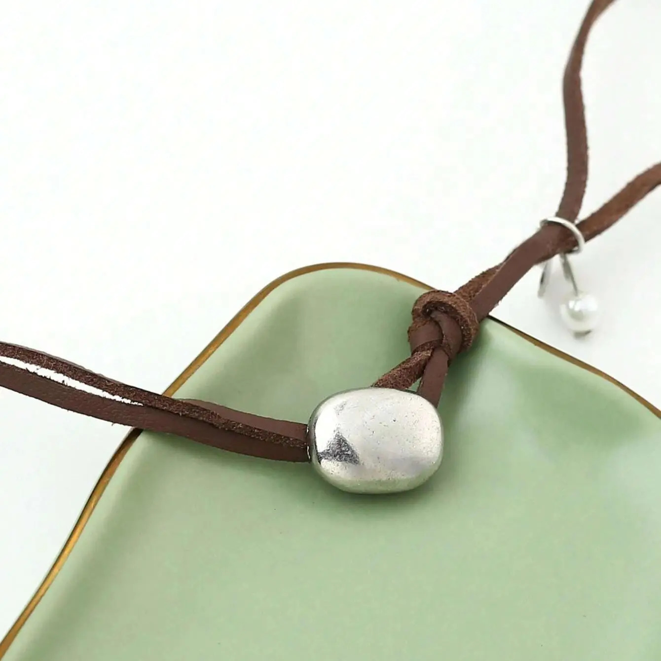 1Pc Retro Round Simple Bohemian Style Leather Rope Metal Pearl Brown Silver Necklace Womens Party Day 250325