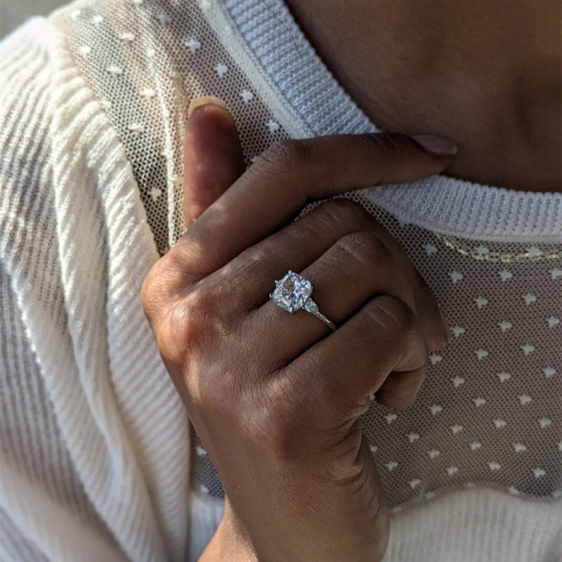 Jewelry Womens Gold Ring 3.0 Carat Cushion Cut Lab Grown Diamond Wite Two Pear Side Stones Engagement Ring 14K Solid Gold Wedding Ring For Women