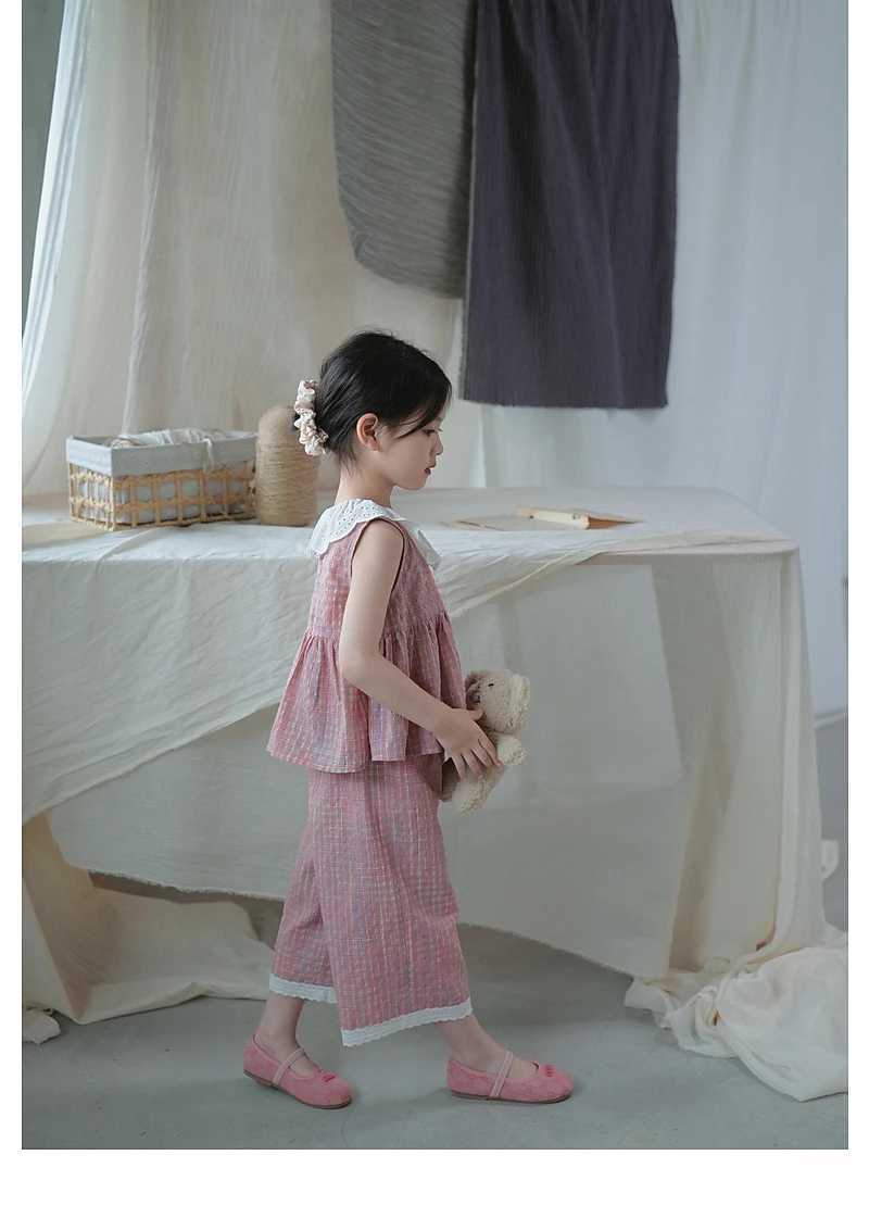 Summer girls set hollow lace lapel sleeveless vest+pants two-piece set cute and lovely childrens clothingT250327