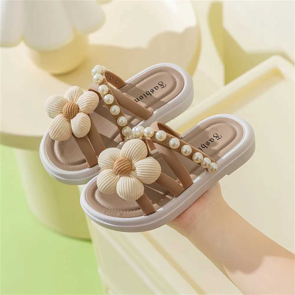 Slipper Princess shoes beach shoes girls sliders childrens little girls soft soles anti slip pearls wearing Versatile cool sliders S25326