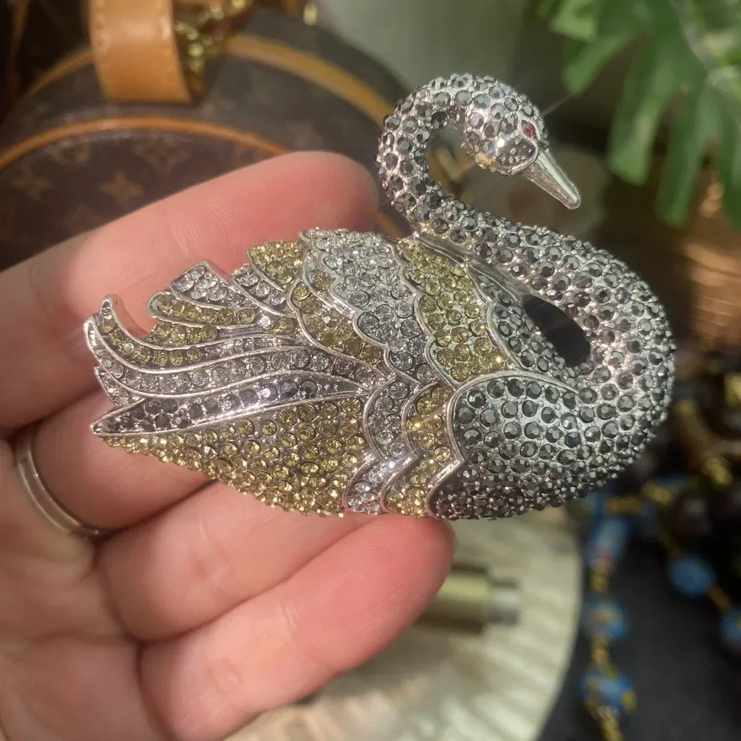 Medieval Vintage vintage black swan inlaid with Czech diamonds high-quality badge brooch 250326