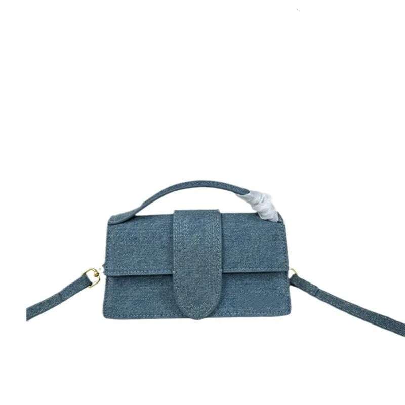 New Popular Niche Design Square Fashion Trend Versatile Shoulder Handbag Crossbody Armpit Bag