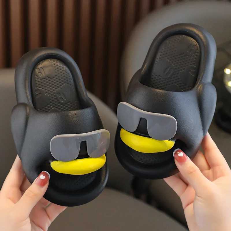 Slipper Summer childrens slides cute cartoon soft soled childrens shoes baby bathroom slides waterproof and anti slip boys and girls beach shoes S2532