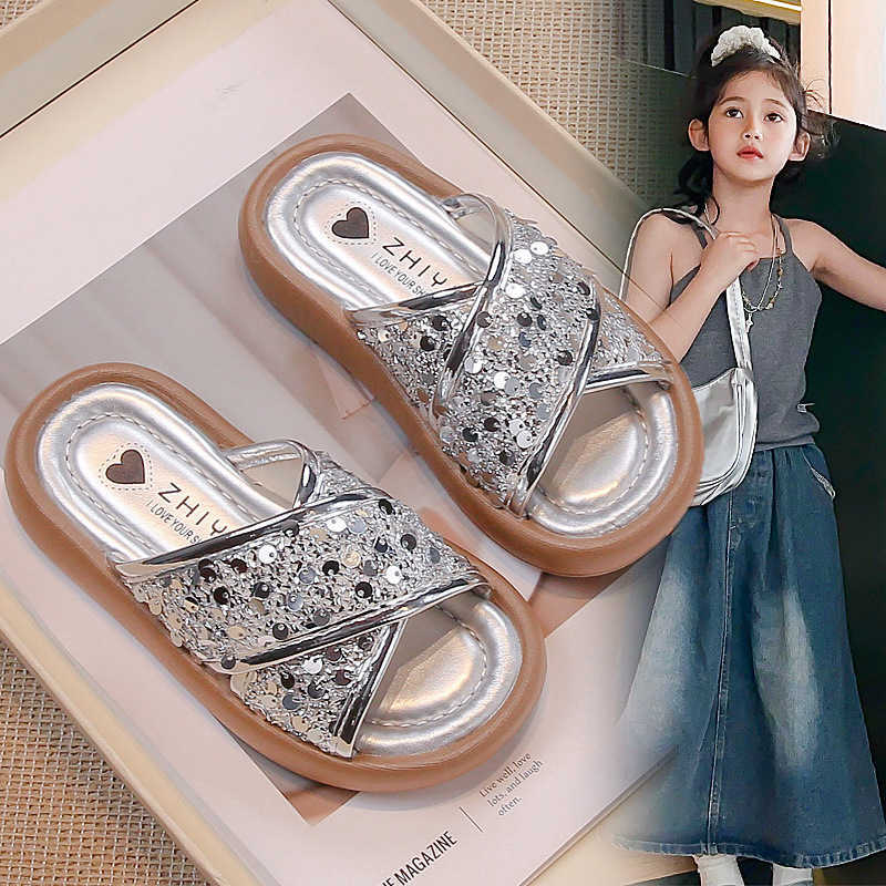 Slipper Summer 2024 new girls non slip beach shoes versatile cool slippers for adults non slip soft soled slippers princess shoes S25326