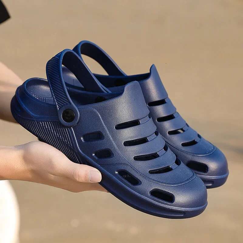 New Trendy Sandals for Men Hole Men's Home Outdoor Beach Slippers Casual Shoes