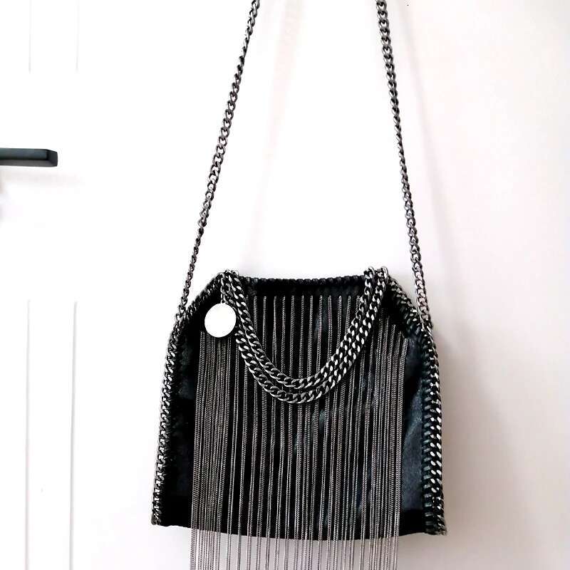 2023 Brand Designer Fashion Trend Handbag One Shoulder Crossbody Tassel Chain Messenger Dinner Bags For Women