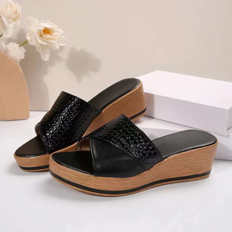 2025 Summer New Ma Po Heel Women's Thick Bottom Designer Fashion Sandals Summer New Women's Slope Heel Leather Casual Sandals Women's S