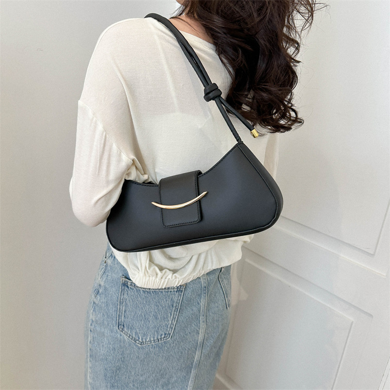 New women's bag fashion trend underarm bag niche design shoulder bag fashion foreign crossbody bag 2025s hot