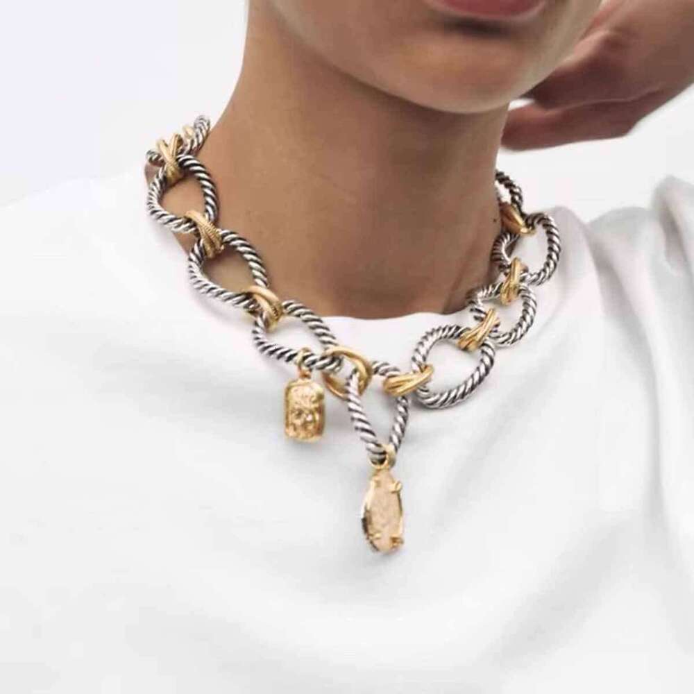 Trendy Geometric O-Ring Link Chain Necklace - Fashionable Badge Design Brass Alloy Women's Versatile Layering Jewelry