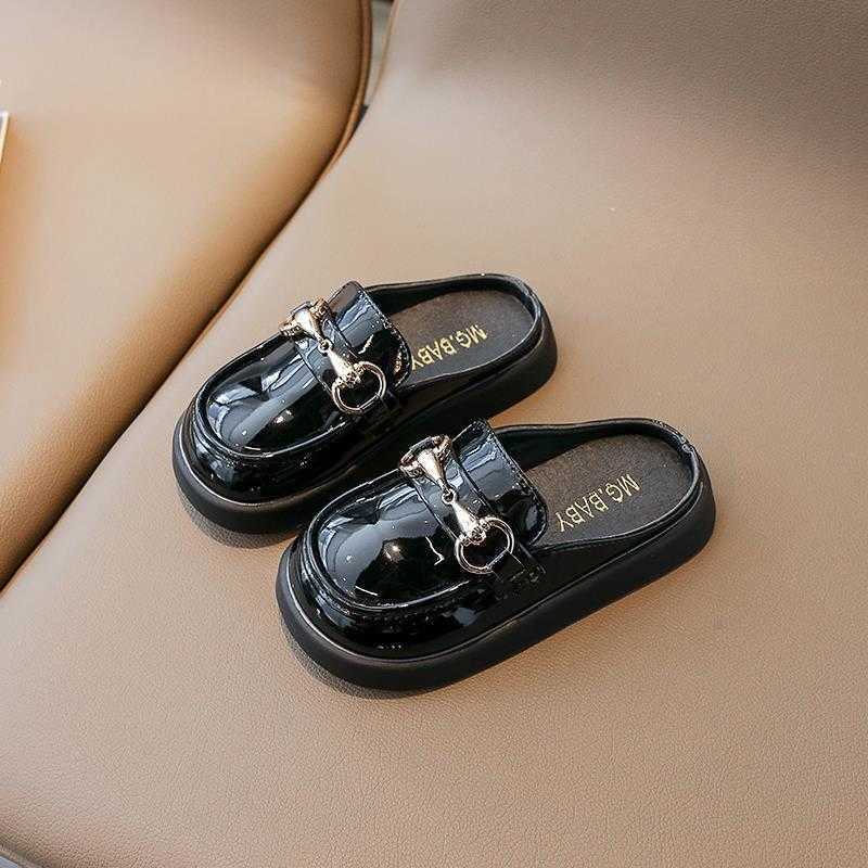 Slipper Girls slippers for summer 2023 new styles for medium and large childrens outdoor wear soft soled sandals with toe caps childrens fashionable p
