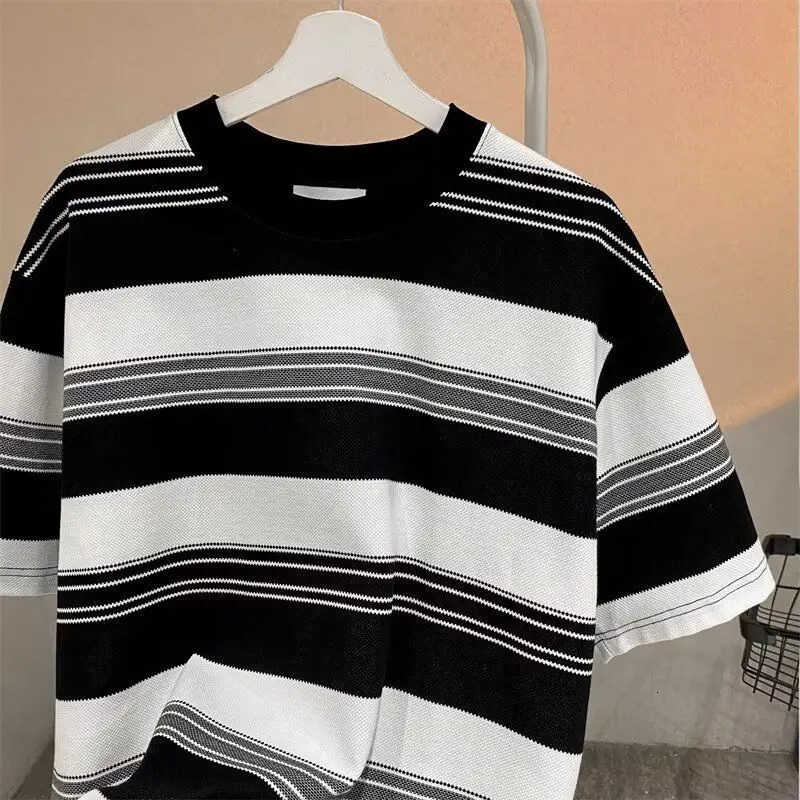 Japanese summer retro mens and womens trend striped round neck short sleeved couple loose casual Tshirt Harajuku top 250326