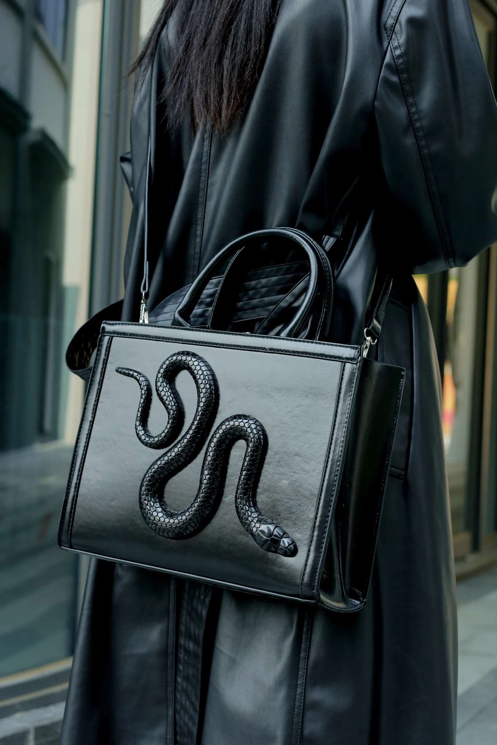 Original Niche Design 2023 New High Quality Snake Handbags For Women Fashion Trend Dark Wind Crossbody Bag Bolso Mujer Hot Sale