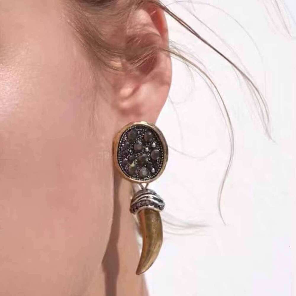 Trendy Vintage Matte Antler Hoop Earrings Lightweight Luxury Everyday Wear for Women