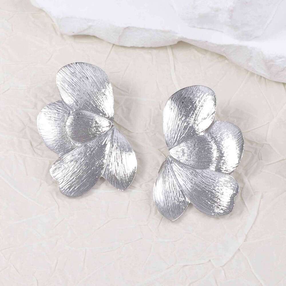 Luxury Floral Petal Stud Earrings Bold Vintage Inspired Alloy Fashion Jewelry for Women