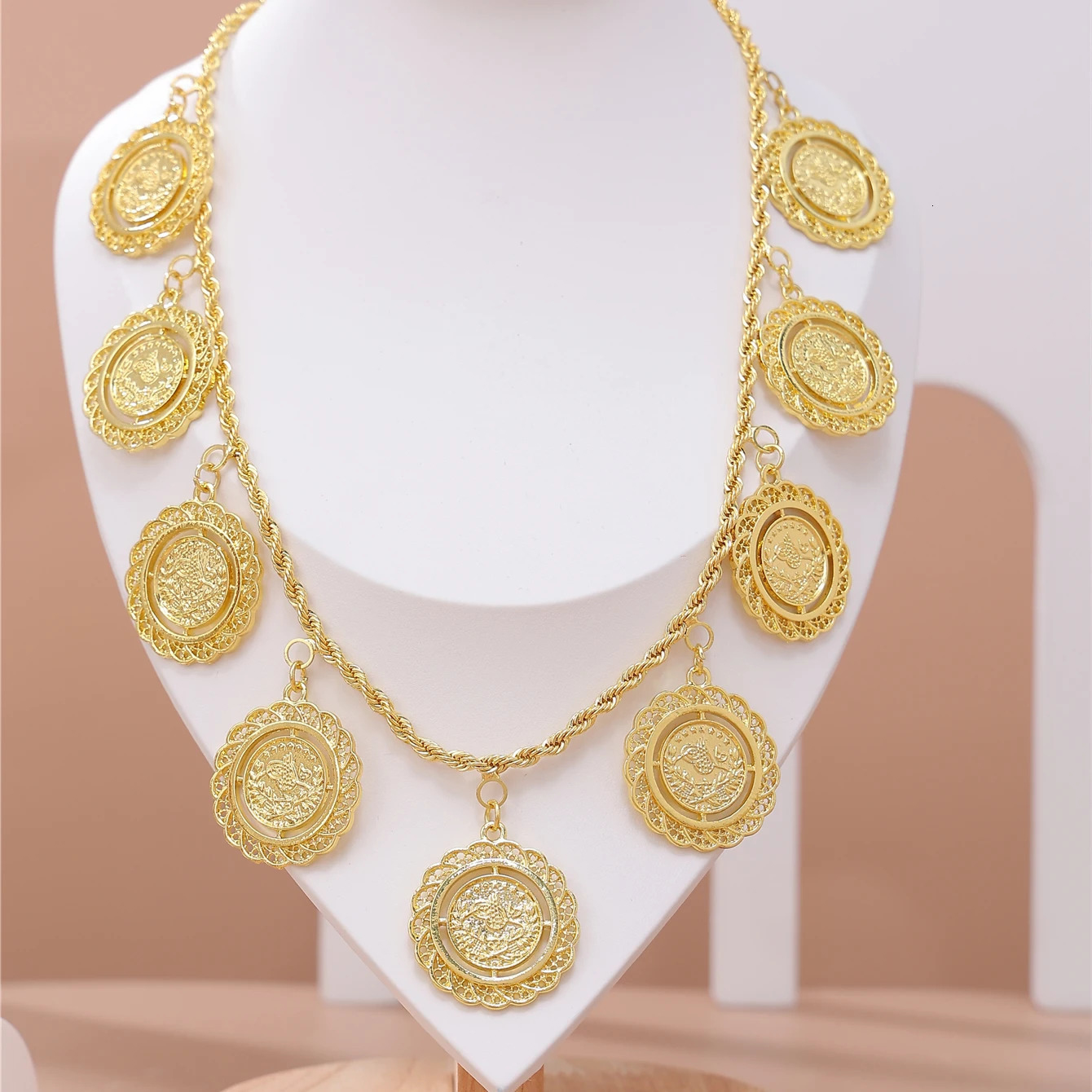 Classic retro style Arabic patterned necklace coin shaped master carved hollow necklace womens jewelry 250326