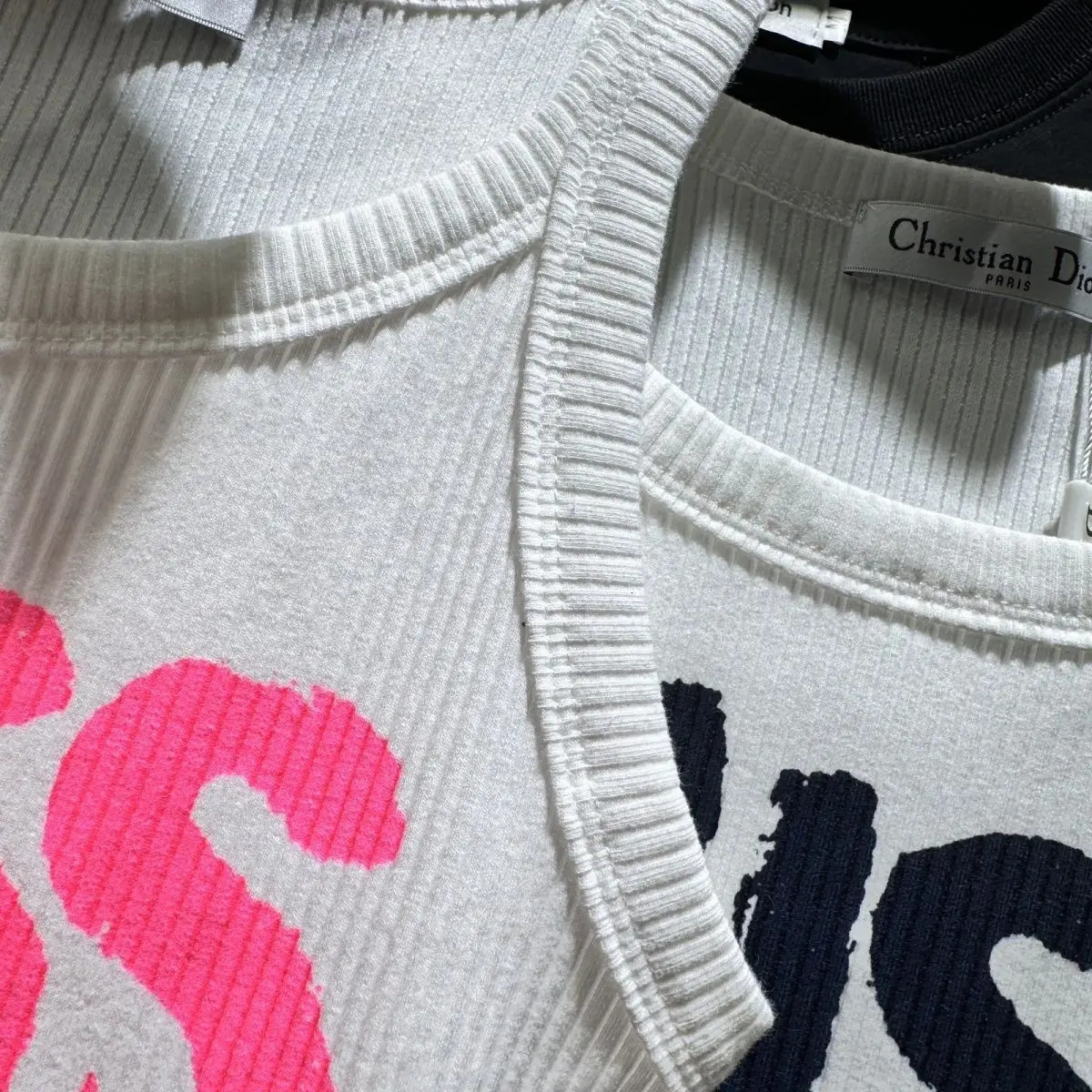 Top 25 Womens Sexy Vests in the Year of Snake Early Spring Limited Edition Letter Graffiti Printed White Ribbon Knitted Vest for Women 250326