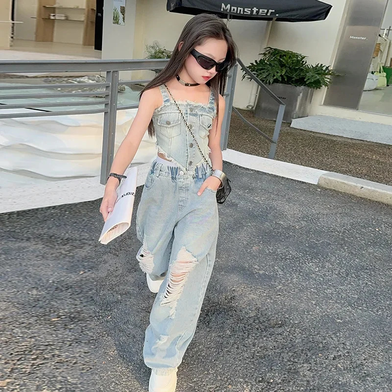 Girls Suits Summer Vintage Denim Suit Harbor Flavor Halter Vest Ripped Wide-leg Pants Two-piece Set Kids Simple Casual 250326
