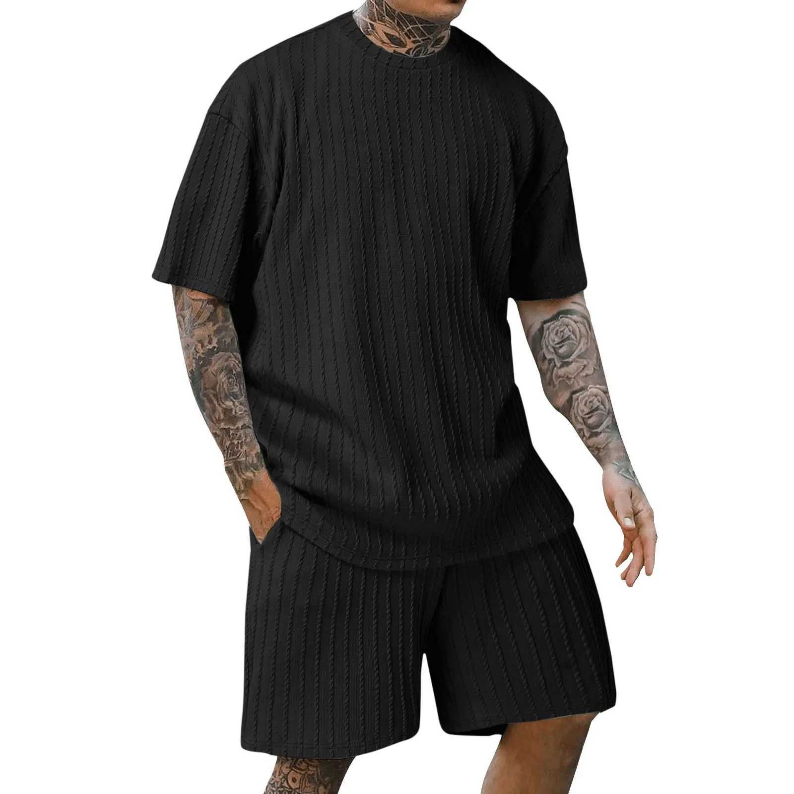 2024 new solid color mens sports round neck floral T-shirt short sleeved 2-piece set with vertical stripe designXJ250326