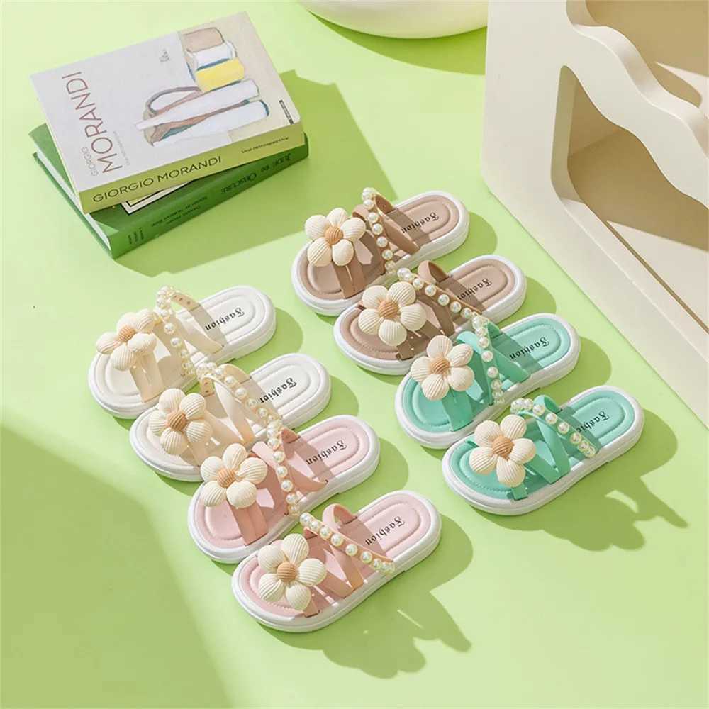 Slipper Princess shoes beach shoes girls sliders childrens little girls soft soles anti slip pearls wearing Versatile cool sliders S25326