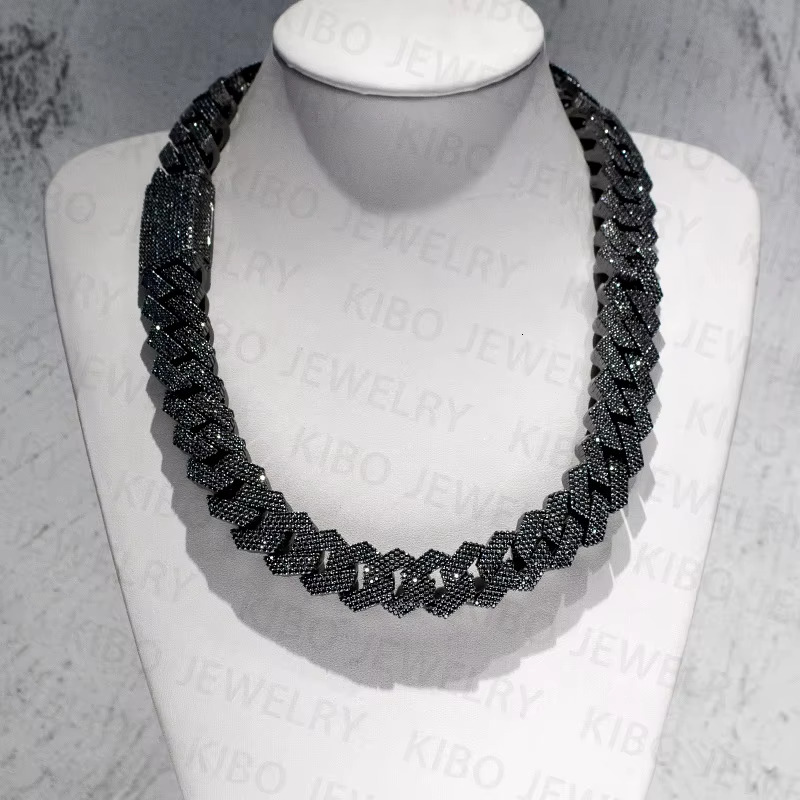Elegant Luxury Accessory: Personalizable Music-Inspired Moissanite Jewelry Piece for Fashion Enthusiasts