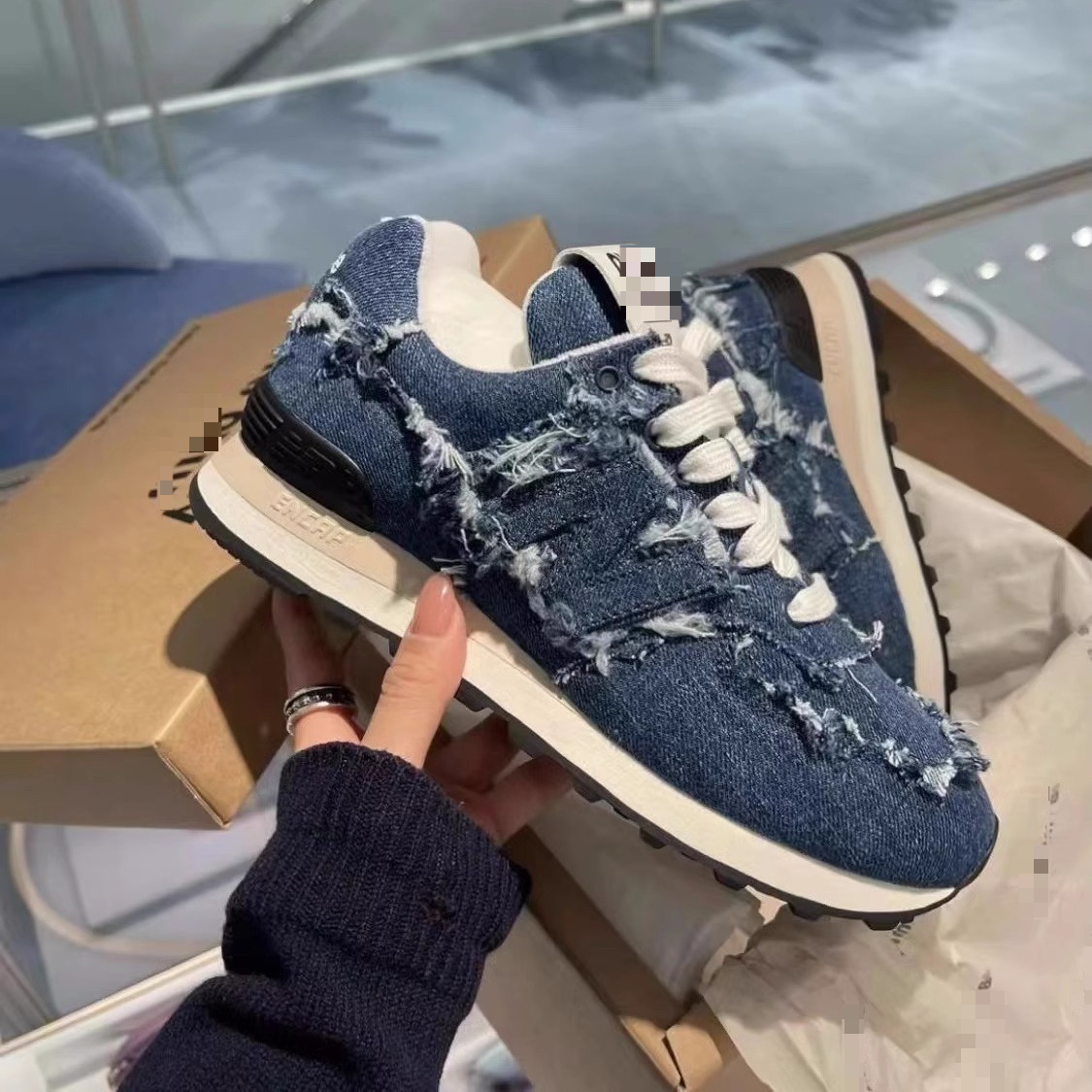 Chic Ladies' Flat Casual Sneakers with Laces Perfect for Active Lifestyles & Leisure Activities