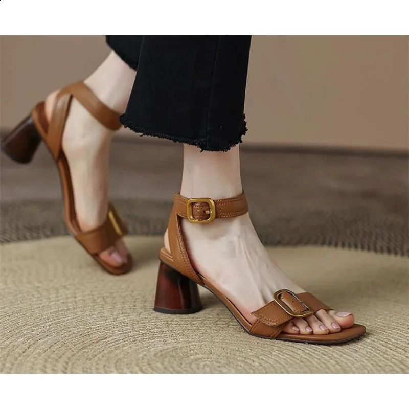 Leather sandals low heel shoes with shoulder straps 2025 summer round toe set womens beige clre block retro comfort 250317