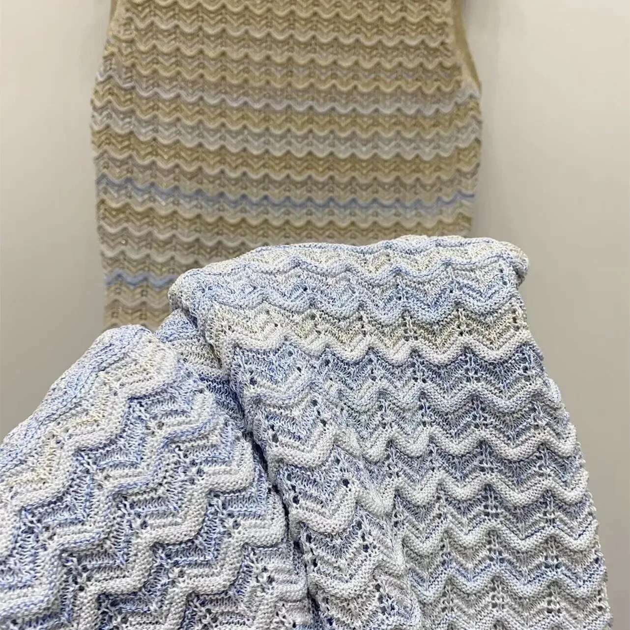 Women Gradient Wave Pattern Knit Dress Hollow Out Round Neck Female Slim Sleeveless Knitted Midi Robe Summer 2024